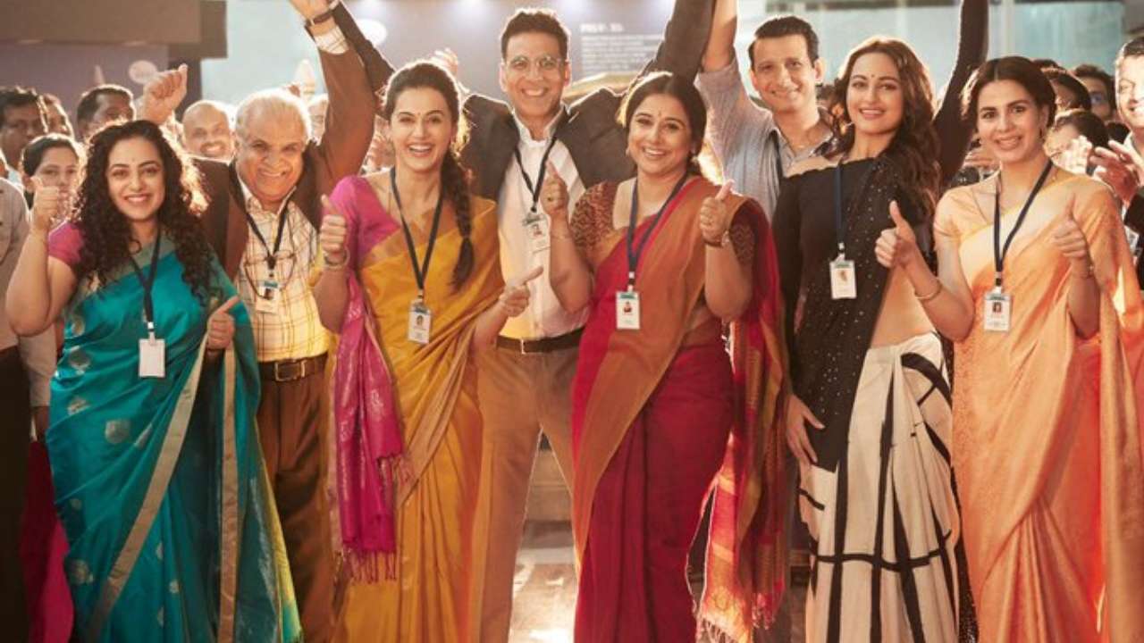 'Mission Mangal': Akshay, Vidya, Taapsee, Sonakshi, Sharman, Kirti, Nithya, HR Dattatrey are happy souls in new still
