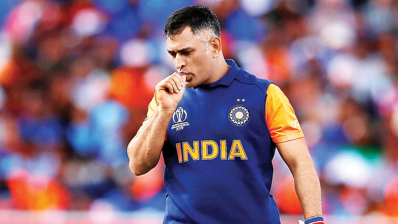 Mahendra Singh Dhoni: 6/10