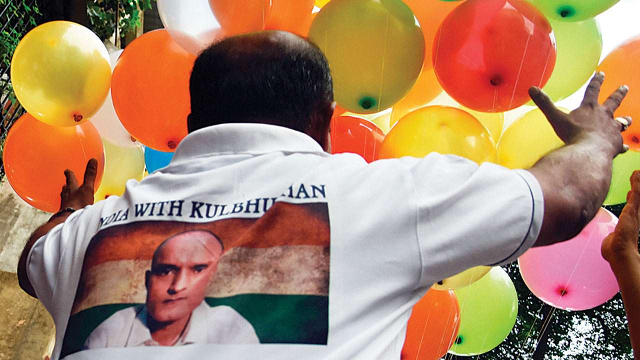 World court orders pakistan to hold kulbhushan jadhav execution