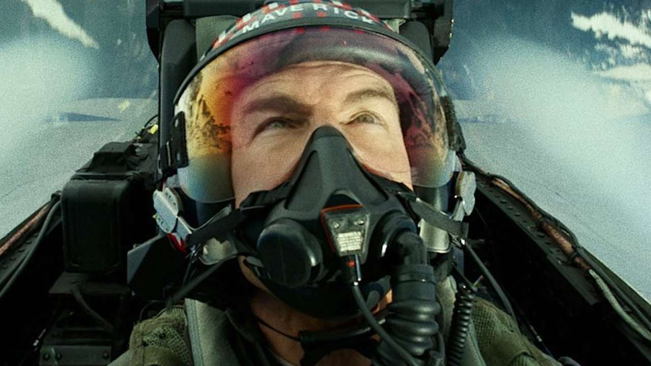 is tom cruise a qualified fighter pilot