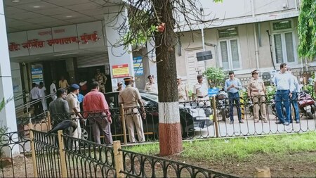 Karnataka police reaches Mumbai