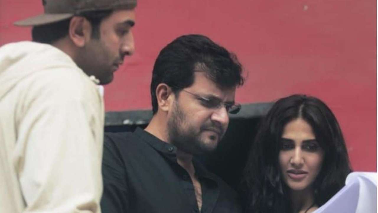 Snapped Ranbir Kapoor And Vaani Kapoor Discuss A Scene With Director Karan Malhotra On The Sets Of Shamshera