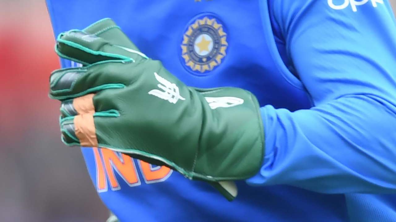 Dhoni's Balidaan gloves attracted controversy