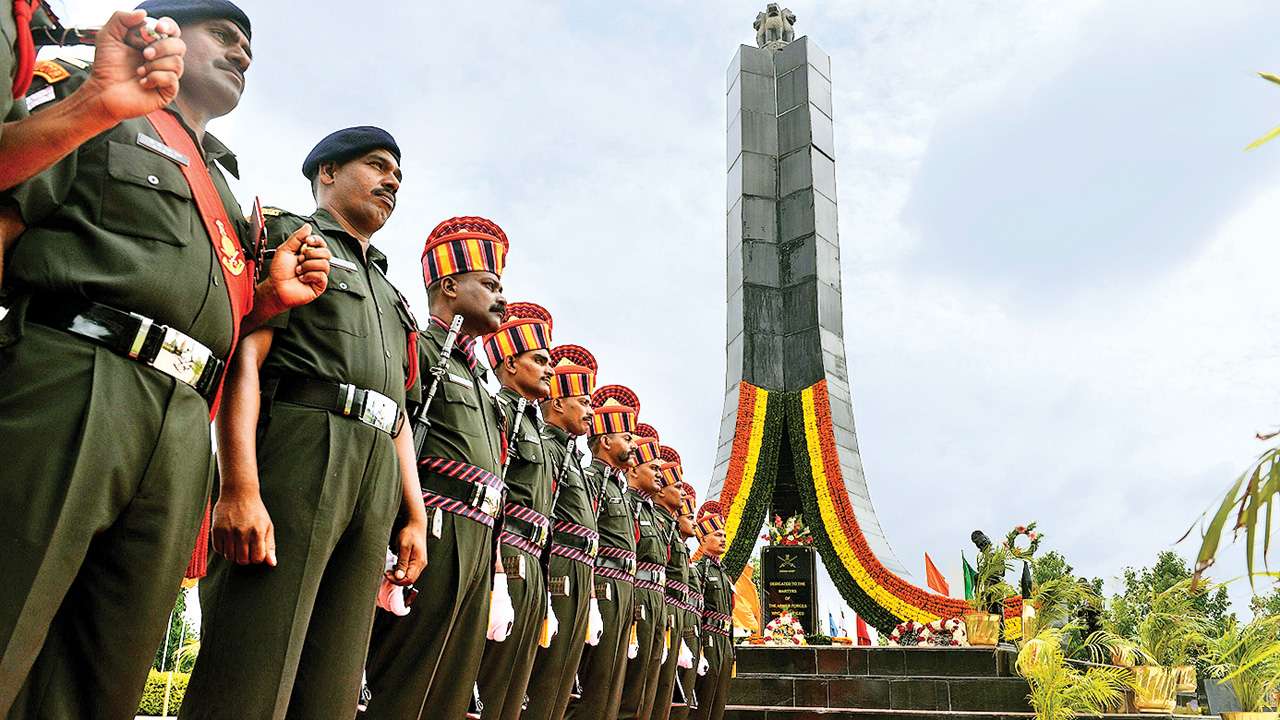 Kargil Vijay Diwas: Nation pays tribute to its fallen heroes