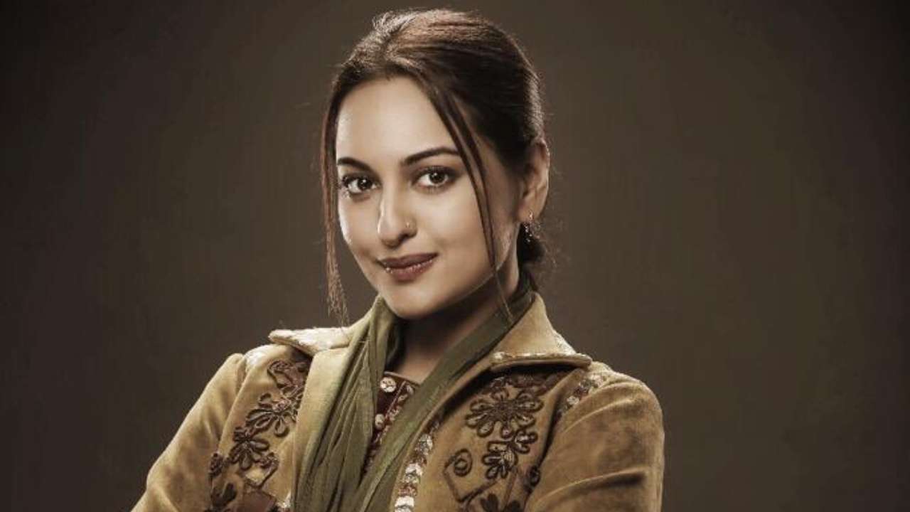 Hindi Xx Video Sonaksi - Sonakshi Sinha issues apology after receiving flak from Valmiki community  for 'bhangi' comment