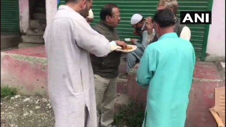 Doval has lunch with locals in Kashmir