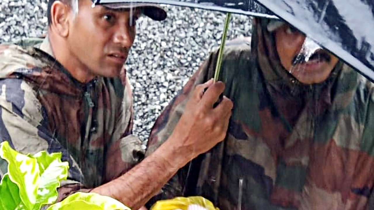 Army personnel rescue newborn baby in Wayanad