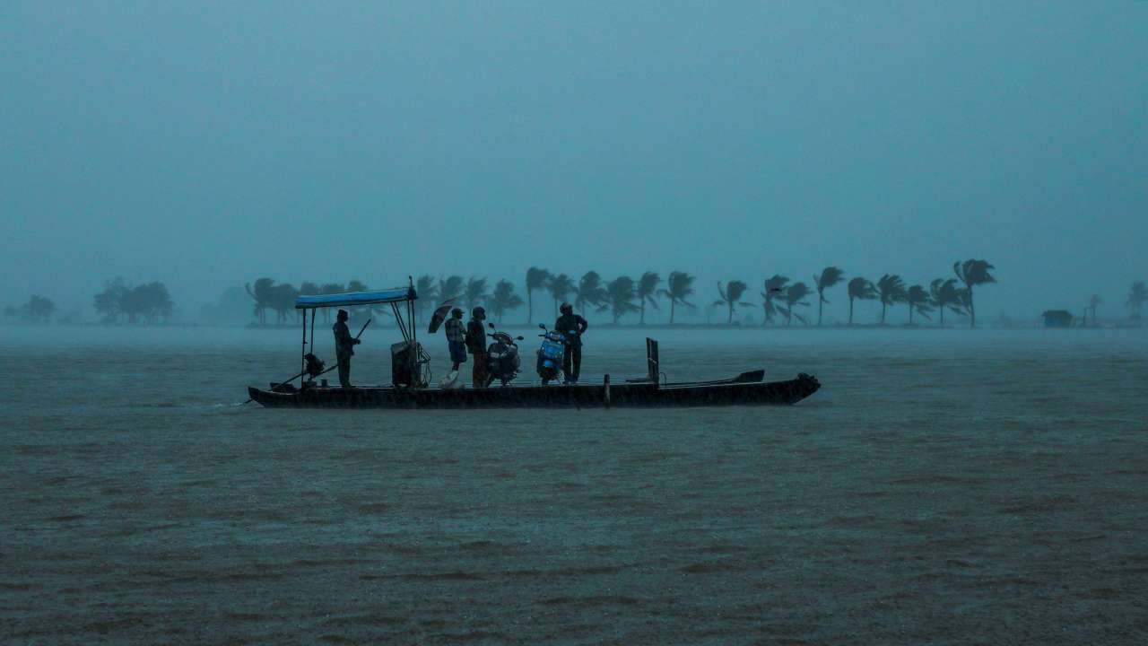 IMD issues Red alert for 8 districts in Kerala