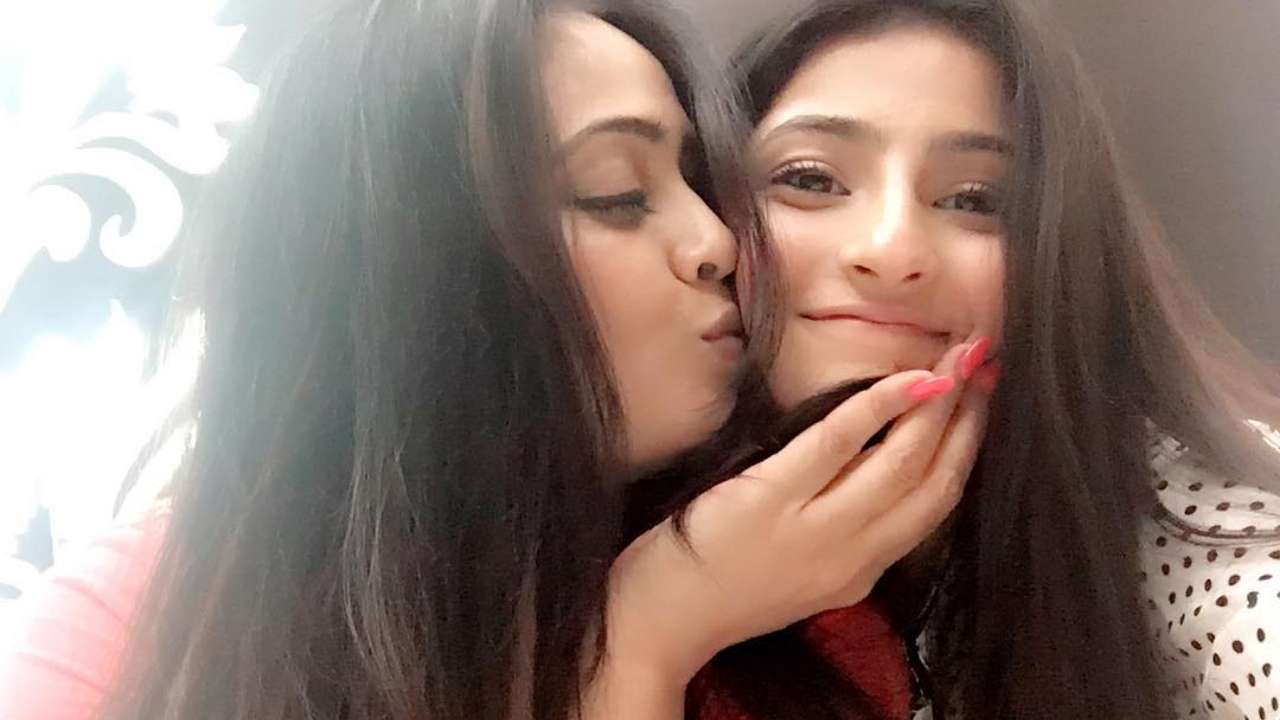 On Abhinav Kohli Mere har kaam par uthati hai sawal par sabse zyada mera yahi rakhti hai khayal meri tedhi medhi mummy ko mera #chatpatashukriya #tedhihaiparmerihai @kurkuresnacks @shweta.tiwari. dna india