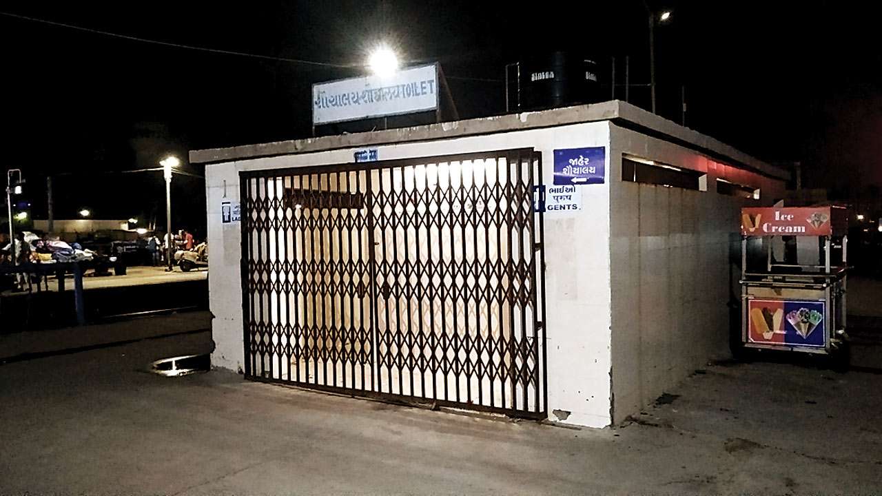 Loo & Behold: Train users at Kalupur see red