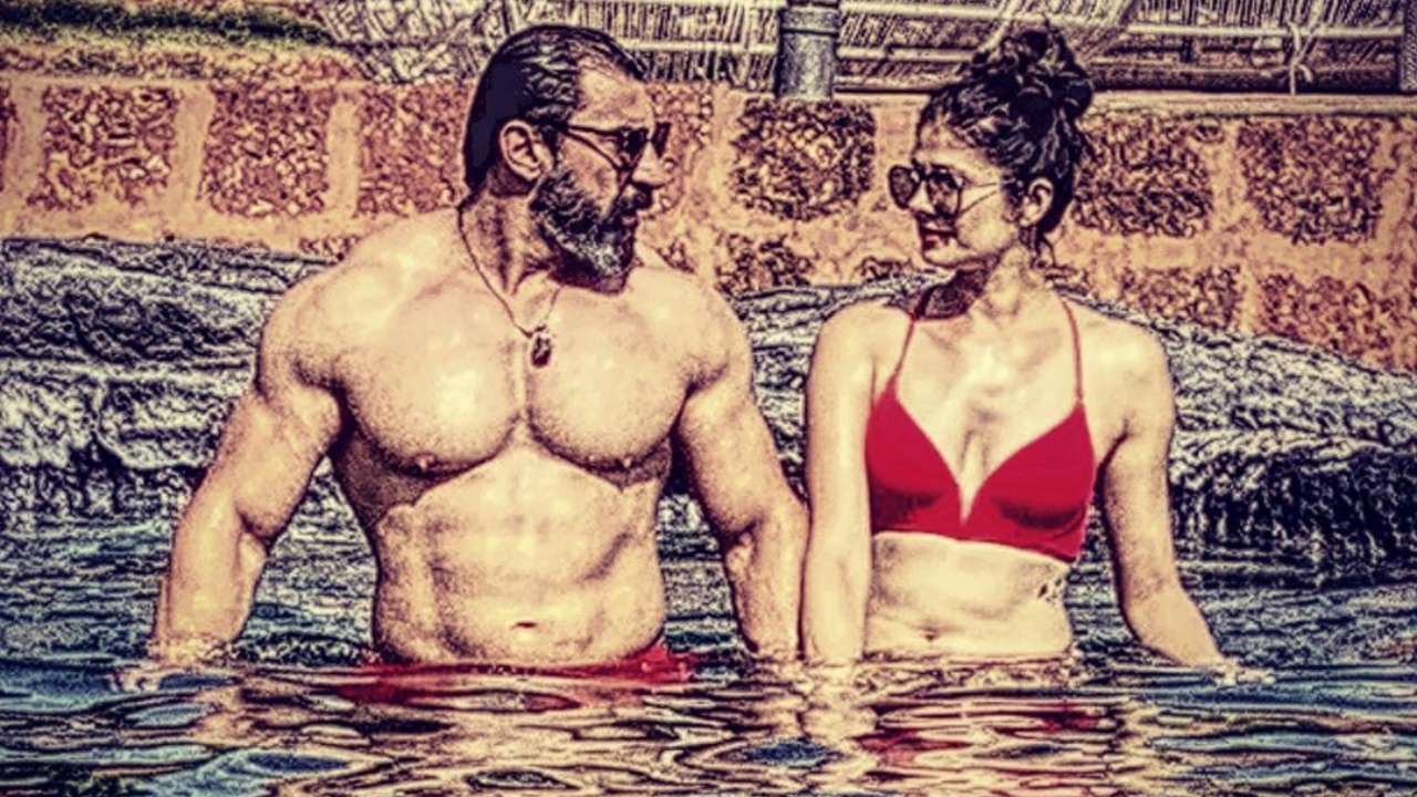 Sunday Kay Funday Hot Couple Pooja Batra And Nawab Shah