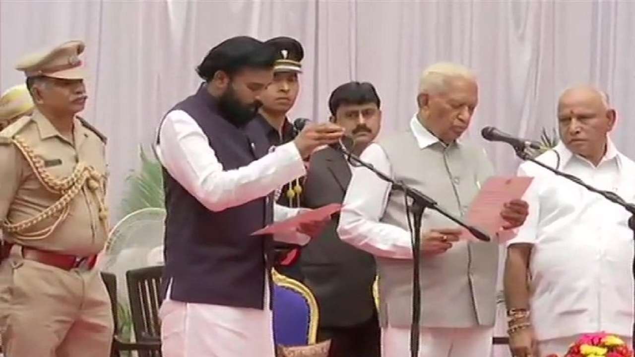 Karnataka Cabinet Expansion 17 Mlas Take Oath As Ministers In