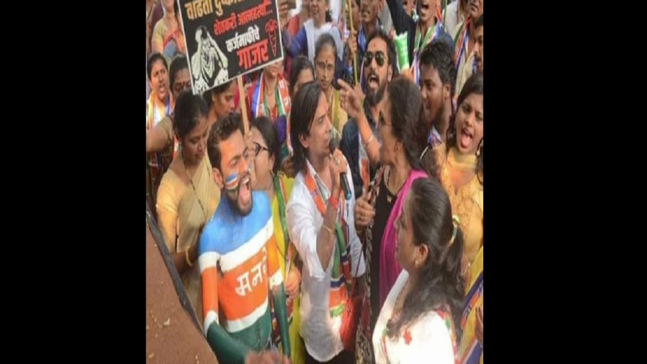 Upset Over Ed S Notice To Raj Thackeray Mns Worker Self Immolates