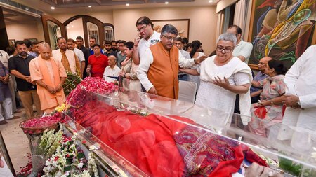 BJp leaders pay their last respects