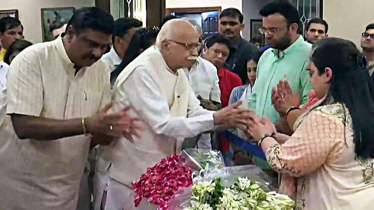 Veteran BJP leader Advani pays last tributes to Arun Jaitley