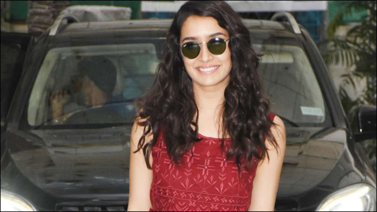 Get The Look: Shraddha Kapoor's Breezy Pink Shirt And Blue Jeans With  Geometric Sunglasses Is All You Will Want To Wear