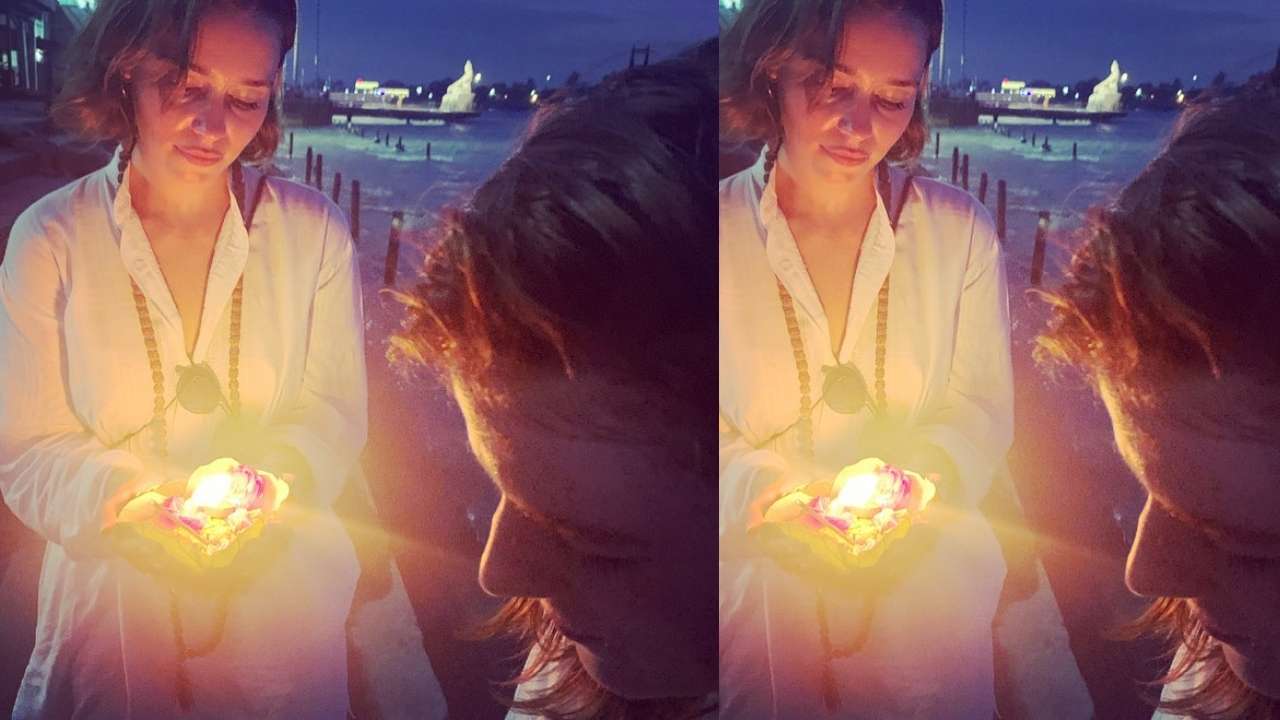 'Game of Thrones' stars Emilia Clarke and Rose Leslie ROBBED by monkeys