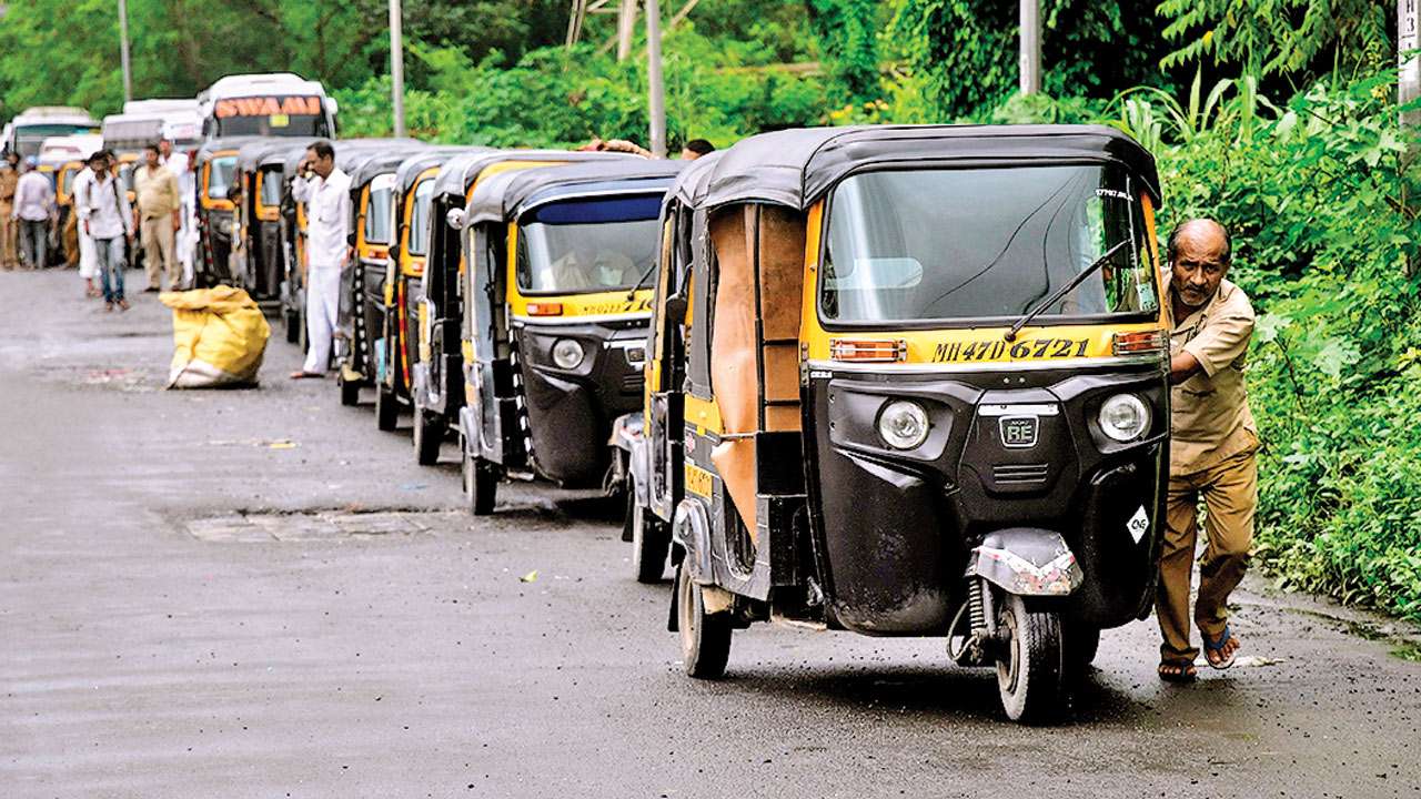Mumbai Rickshawwallahs suffer due to disruption in CNG