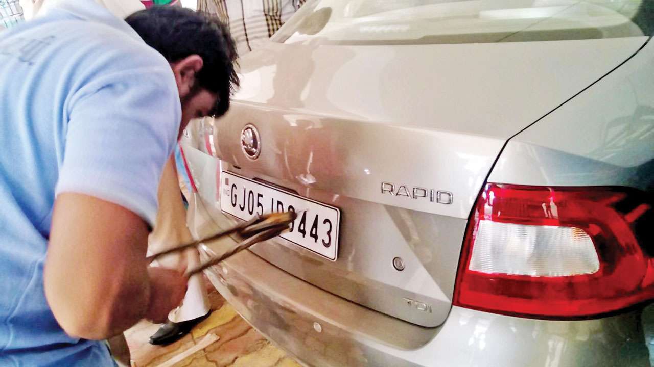 gujarat-deadline-lapses-3-lakh-vehicles-without-high-security-no-plates