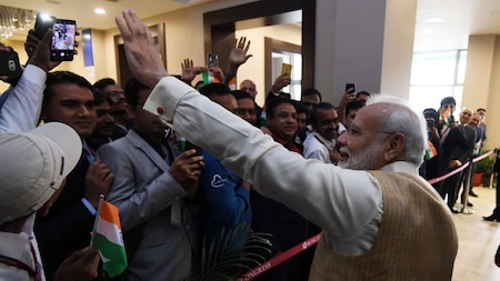 From Russia With Love: PM Modi welcomed by Indian diaspora in Vladivostok