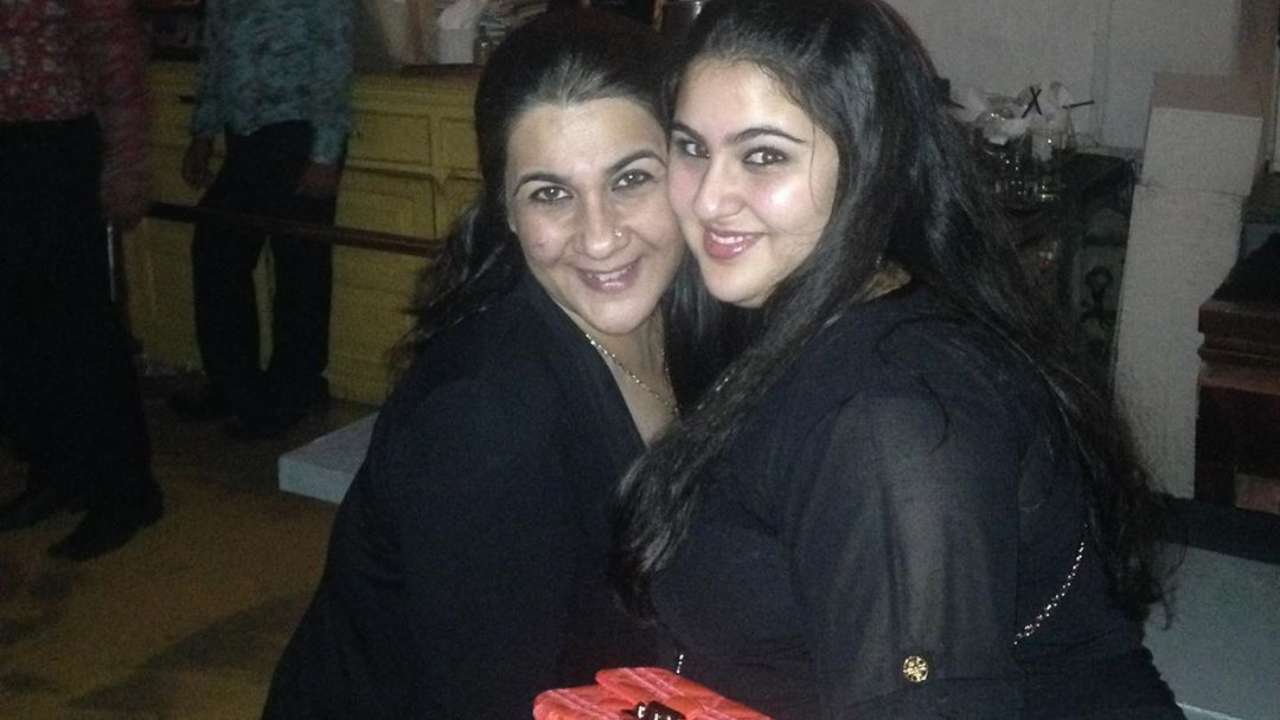 Sara Ali Khan shares a motivational throwback photo with mom Amrita Singh and Kartik Aaryan has a funny reaction to it
