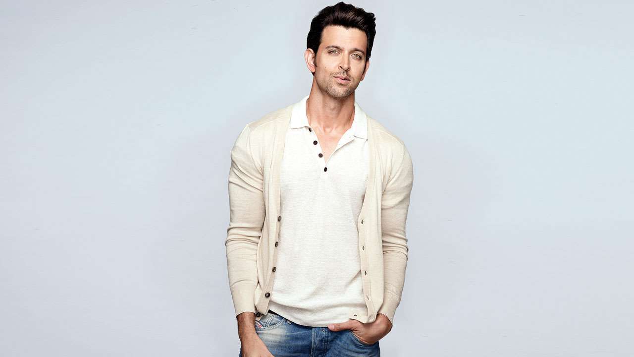 'Even kings would bow down to their teachers': Hrithik Roshan