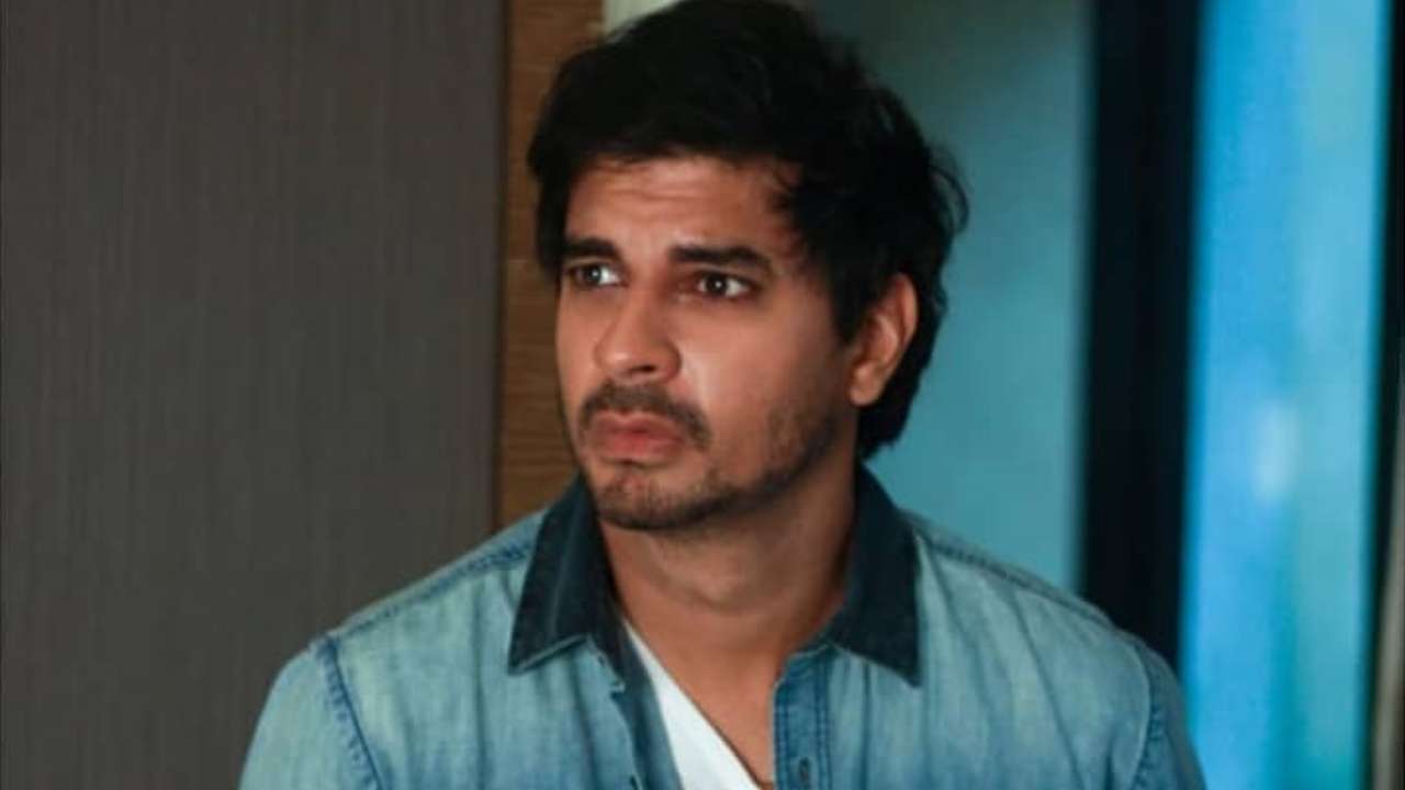 Tahir Raj Bhasin smoked 200 packets of green-tea cigarettes for 'Chhichhore'
