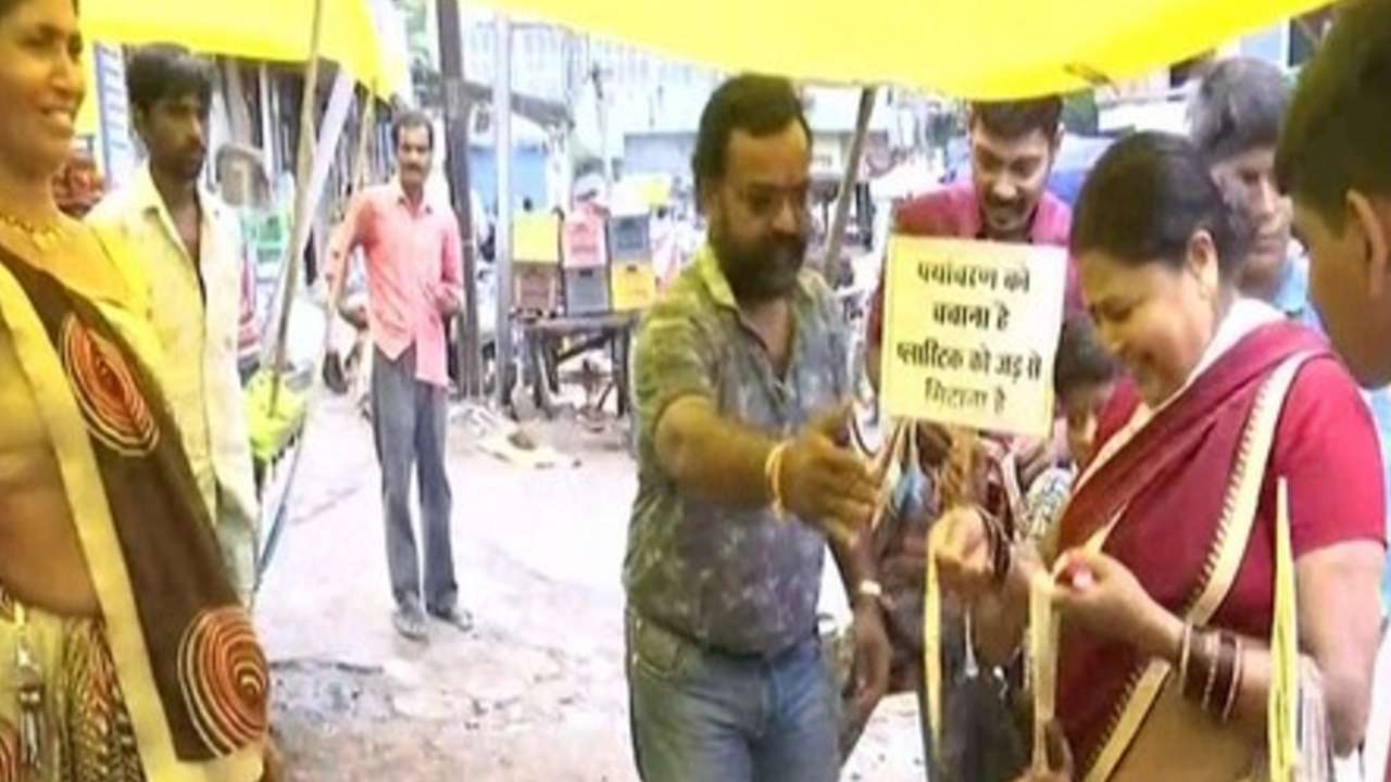 Surendra Bairagi distributing cloth bags in Raipur