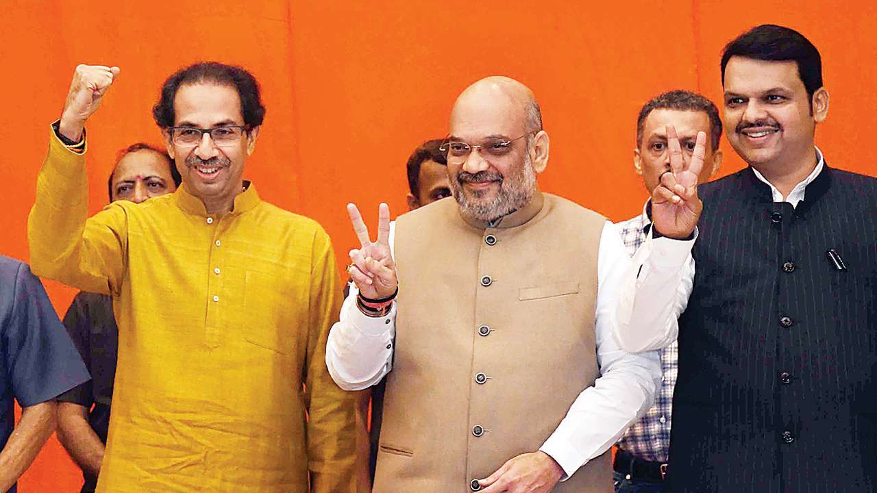 Shiv Sena comes to Amit Shah's defense