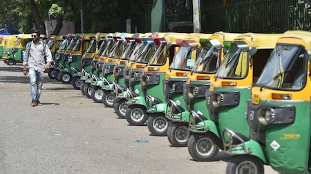 'Can't meet heights of challans': Auto-rickshaw driver