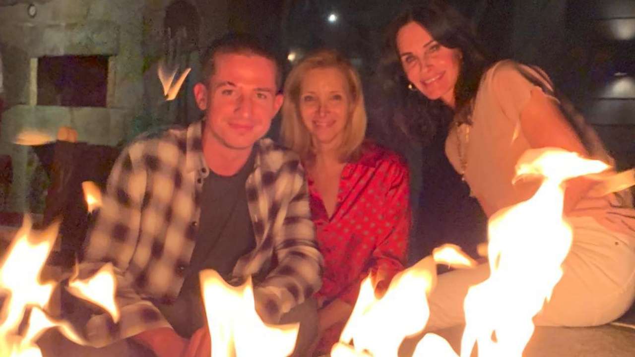 'So excited to celebrate, we burst into flames': Here's how Lisa Kudrow, Courteney Cox celebrated 'Friends 25'