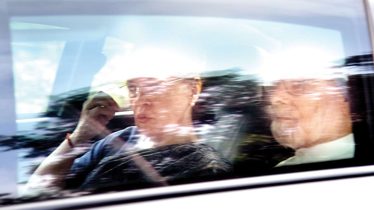 Sonia Gandhi, Manmohan Singh visit P Chidambaram in Tihar jail