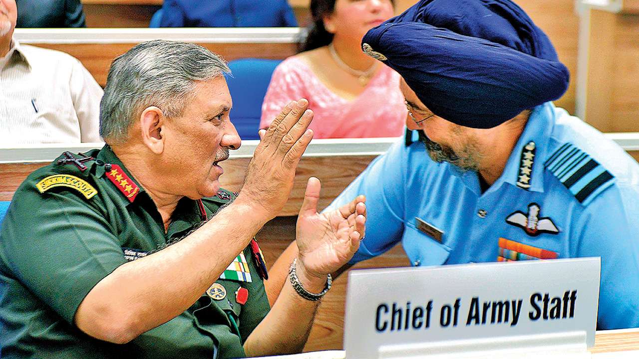 Chief of Defence Staff General Bipin Rawat and the three service chiefs  brief the media in Delhi ⚔️