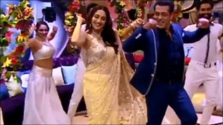 Salman Khan-Madhuri Dixit Nene performance