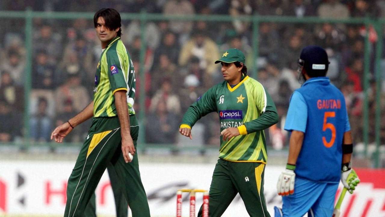 pakistan cricket 7 footer