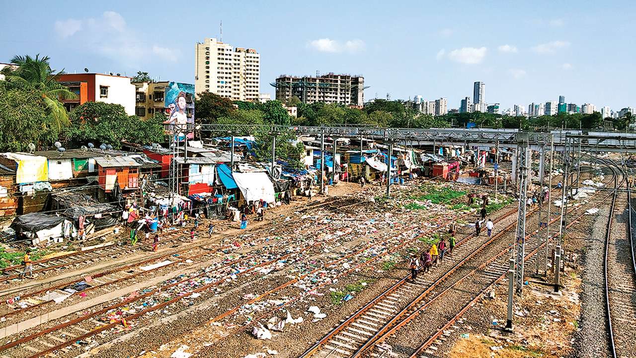 Mumbai: Western Railway assembles team to tackle littering on railway premises
