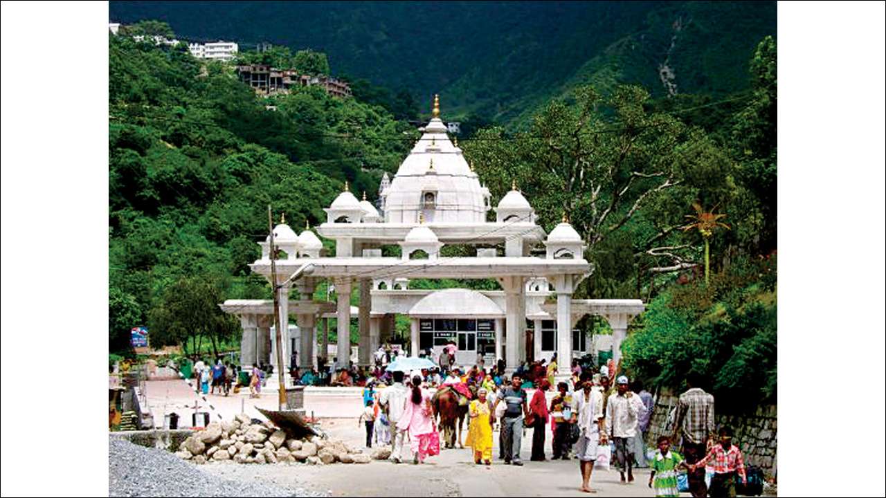 with-over-3-lakh-devotees-mata-vaishno-devi-shrine-records-highest