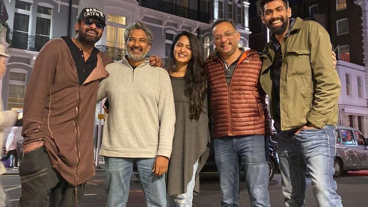 VIRAL: Prabhas and Anushka Shetty's reunion photo with SS Rajamouli-Rana  Daggubati is the best thing you'll see today