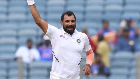 Shami does not allow Proteas openers to settle, takes early wicket