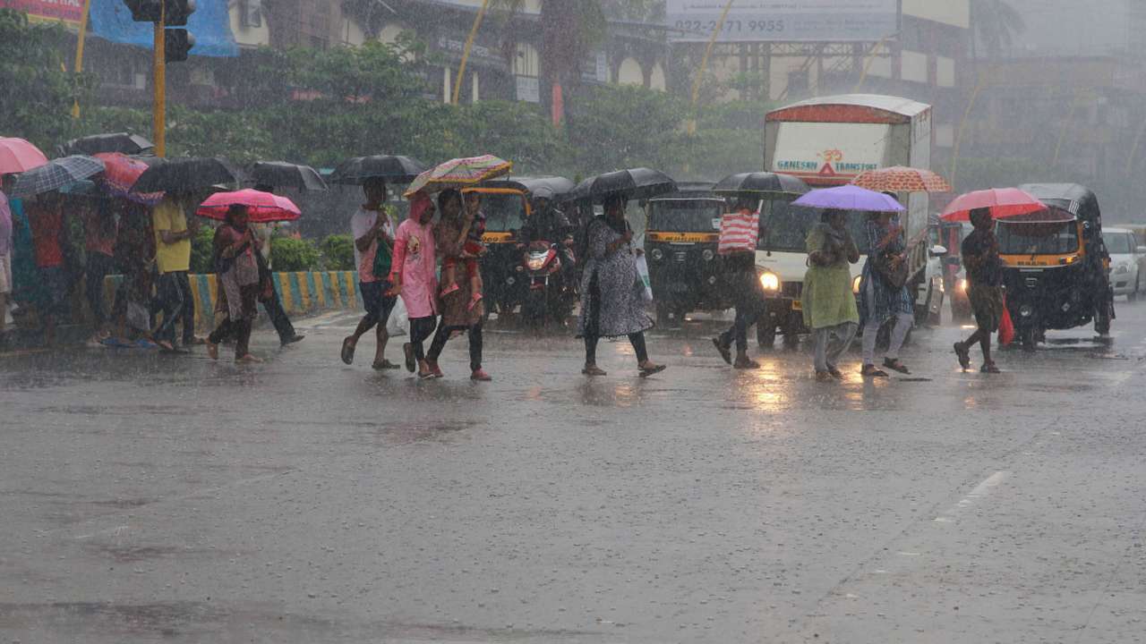 Heavy rain lashes Karnataka, Kerala, and Tamil Nadu, red alert issued