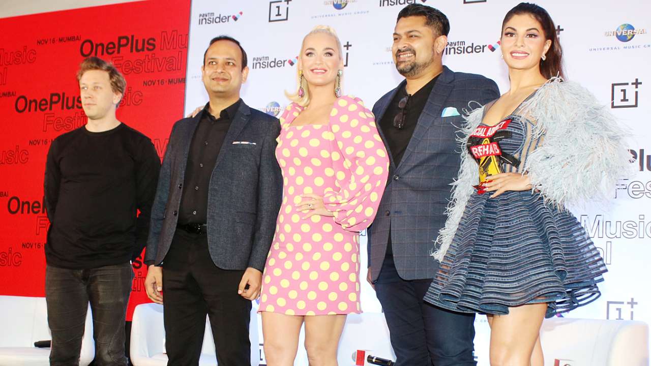 Katy Perry In Mumbai Almost Wardrobe Malfunction Learning