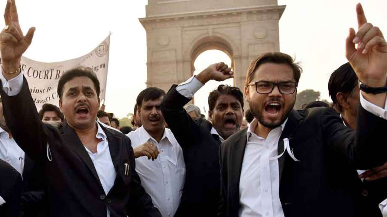 Tis Hazari clash: Lawyers call off strike, to resume work ...