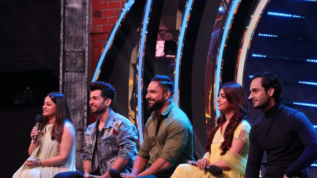 Bigg Boss 13 November 24 2019 Weekend Ka Vaar with Salman Khan Arti and Devoleena SAFE from evictions