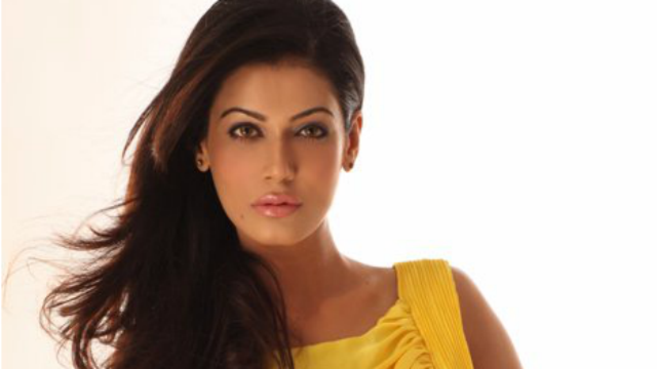 Payal Rohatgi detained by Rajasthan Police for objectionable remarks on  Motilal Nehru