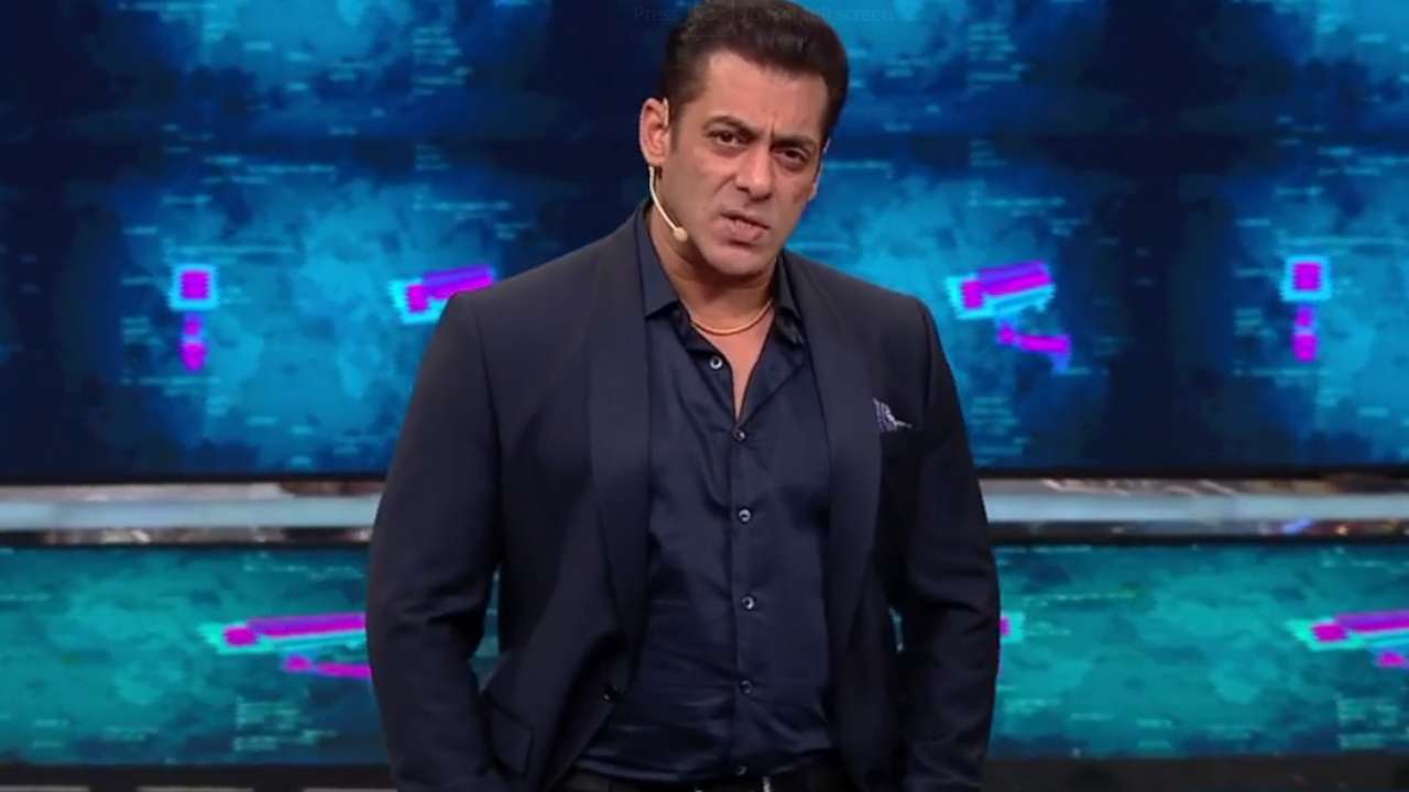 Salman Khan reads out a few social media posts of housemates