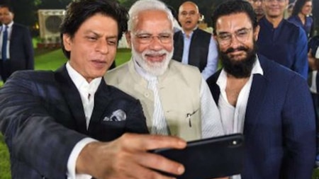 Shah Rukh Khan and Aamir Khan's selfie with NaMo