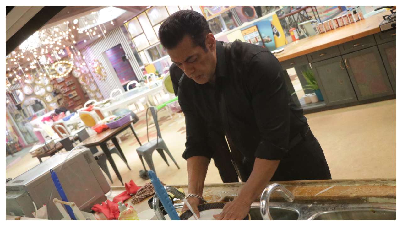 Salman Khan teaches enters the house, cleans it