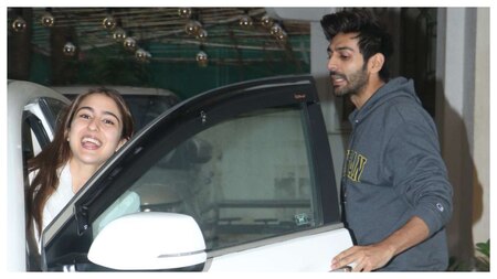 Kartik Aaryan opens car door for Sara Ali Khan