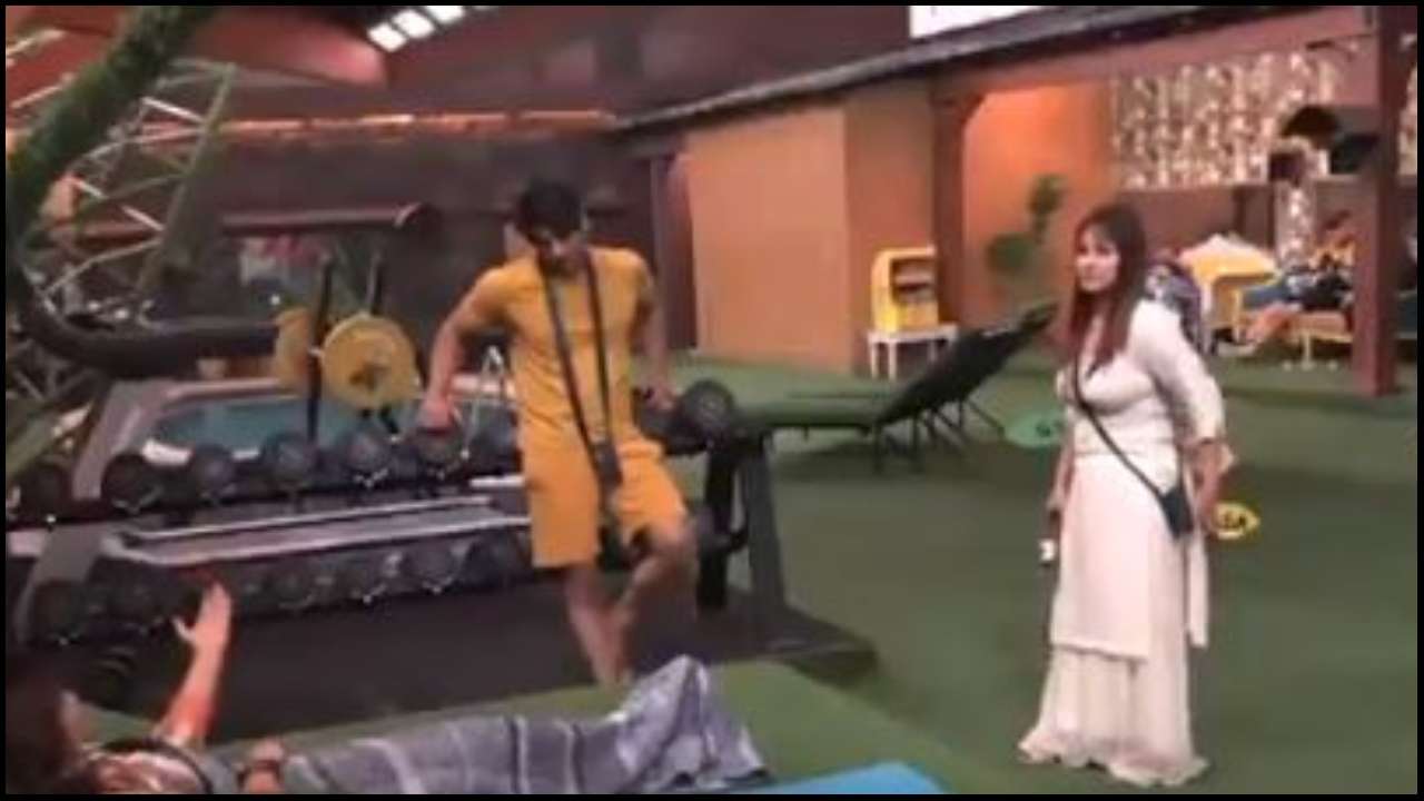 Bigg Boss 13: Shehnaz Gill stands by Sidharth Shukla's anger, gets upset when latter refuses to support her in tears