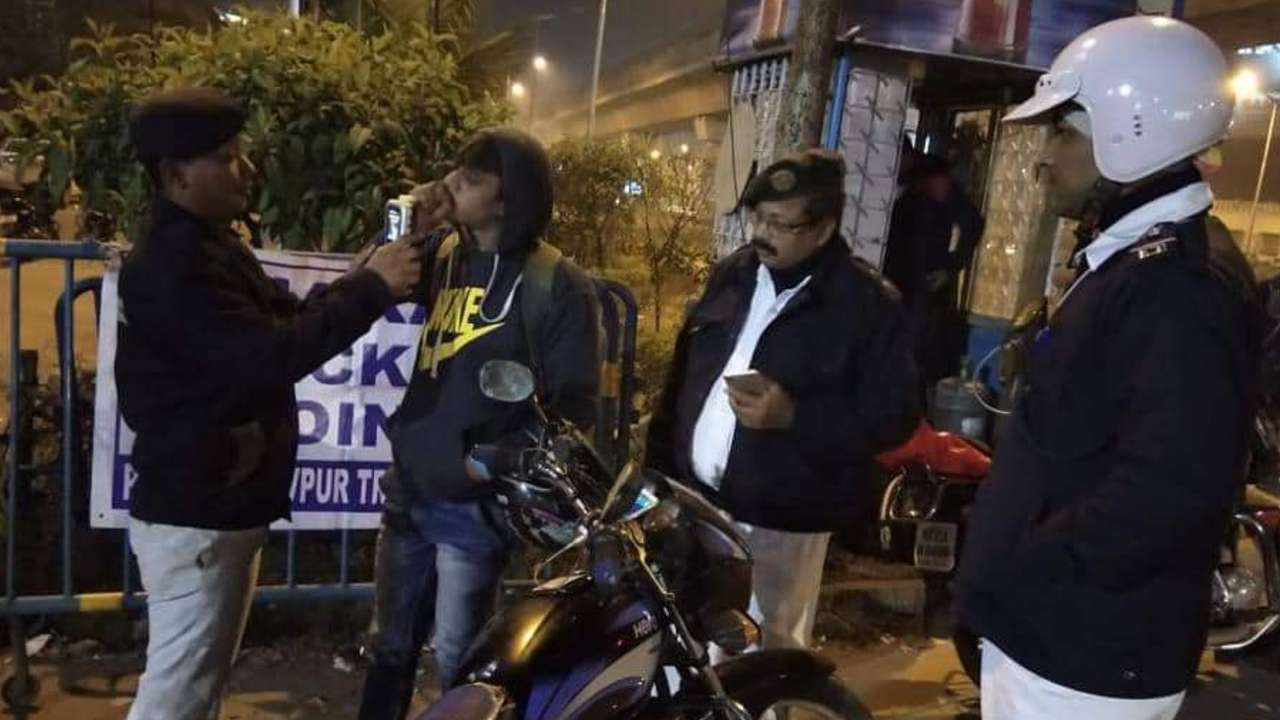 Kolkata Police conducts raids on New Year's night; arrests more than 800 people for disorderly conduct